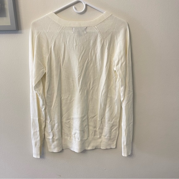 Banana Republic Forever Cream V-Neck Sweater Lightweight Knit - Picture 3 of 4
